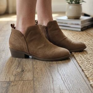 Brand: Time and TruStyle: Ankle Boots / BootiesSize: Women's 8.5 (USA) |